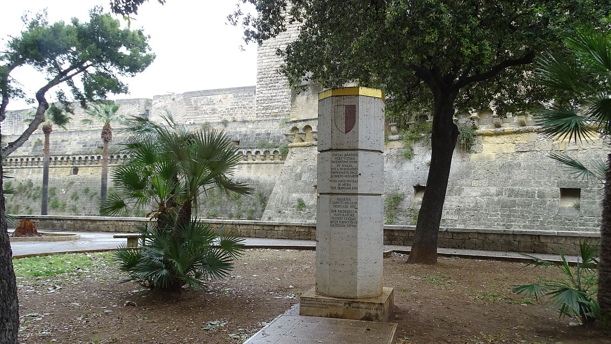 Stauferstele in Bari