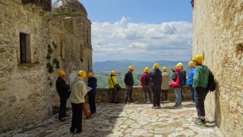 Craco, Besuchergruppe auf dem höchsten begehbaren Punkt