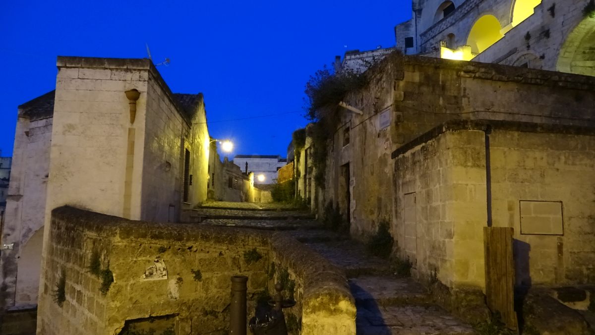 Matera in der Blauen Stunde