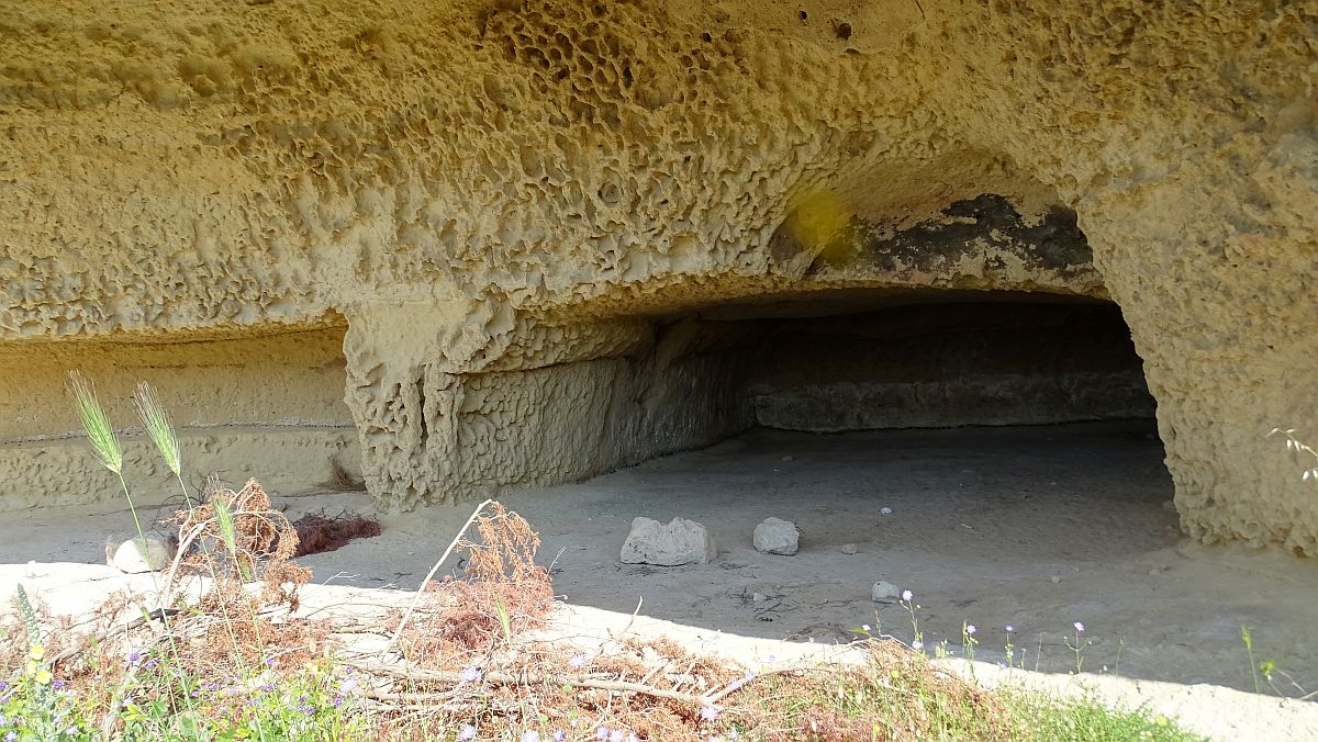 Höhlensiedlung in der Gravinaschlucht