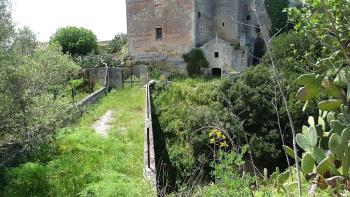 Brücke an der Ruine der Masseria Passarelli