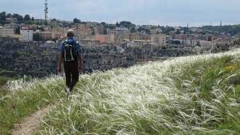 gegenüber den Sassi di Matera