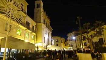 Bari am Abend, Piazza Mercantile