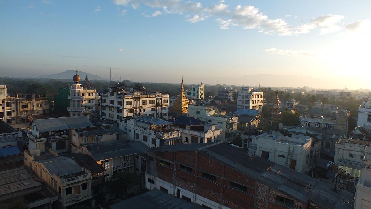 Letzer Blick vom Hotel über Mandalay zum Hill