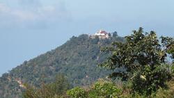 Berg in der Ferne (mit Pagode natürlich)