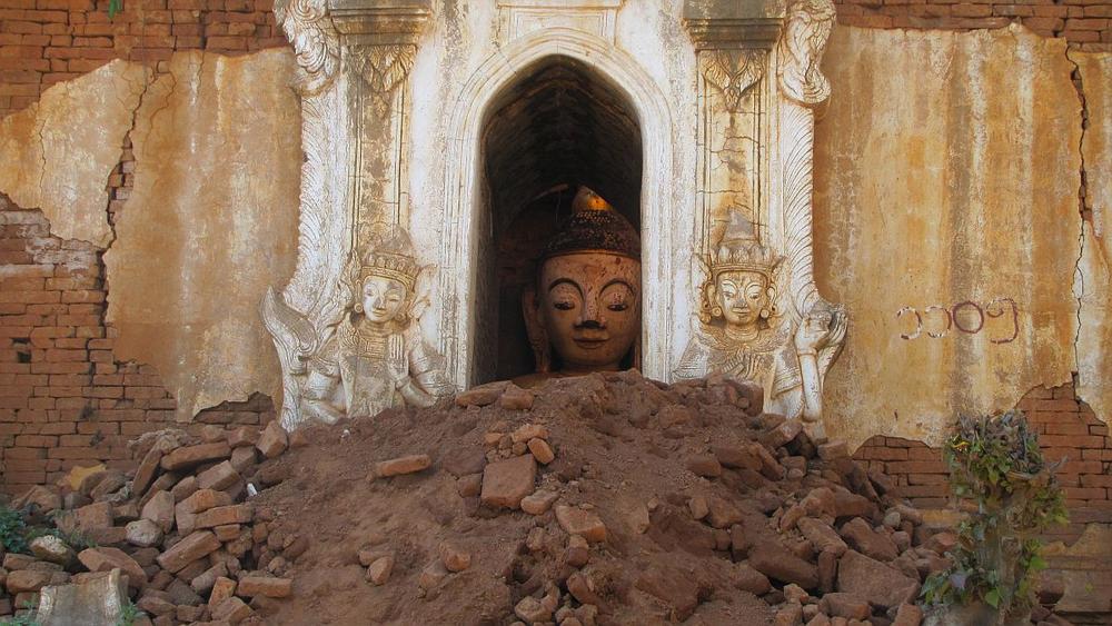 verschütteter Buddha