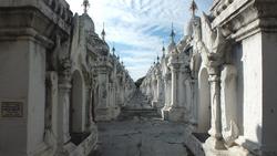 Kuthodaw-Pagode in Mandalay oder das größte Buch der Welt