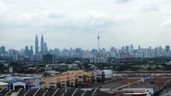 Blick von den Batu-Höhlen auf Kuala Lumpur