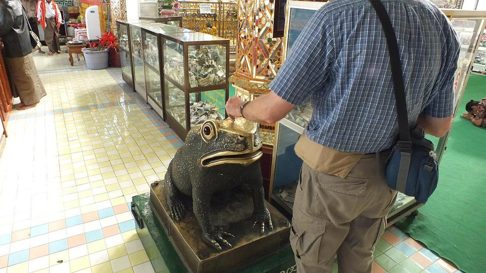 Froschopfer in Sagaing