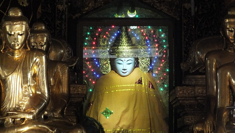 in der Shwedagon-Pagode