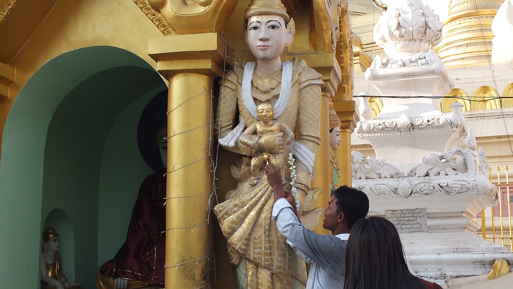 Shwedagon-Pagode, Schniedelvergoldung