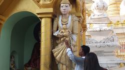 Shwedagon-Pagode, Schniedelvergoldung