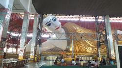 liegender Buddha in Rangun
