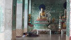 Shwedagon-Pagode, Ruhepäuschen