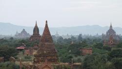 im Pagodenfeld Bagan