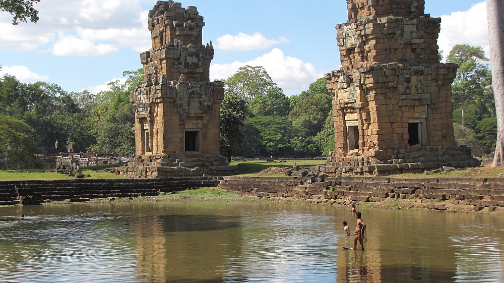 zwei der zwölf Prasat Suor Prat