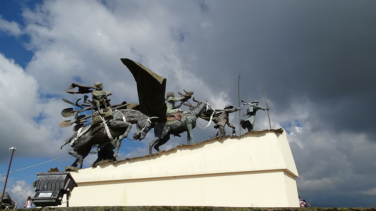 monumento a los colonizadores manizales
