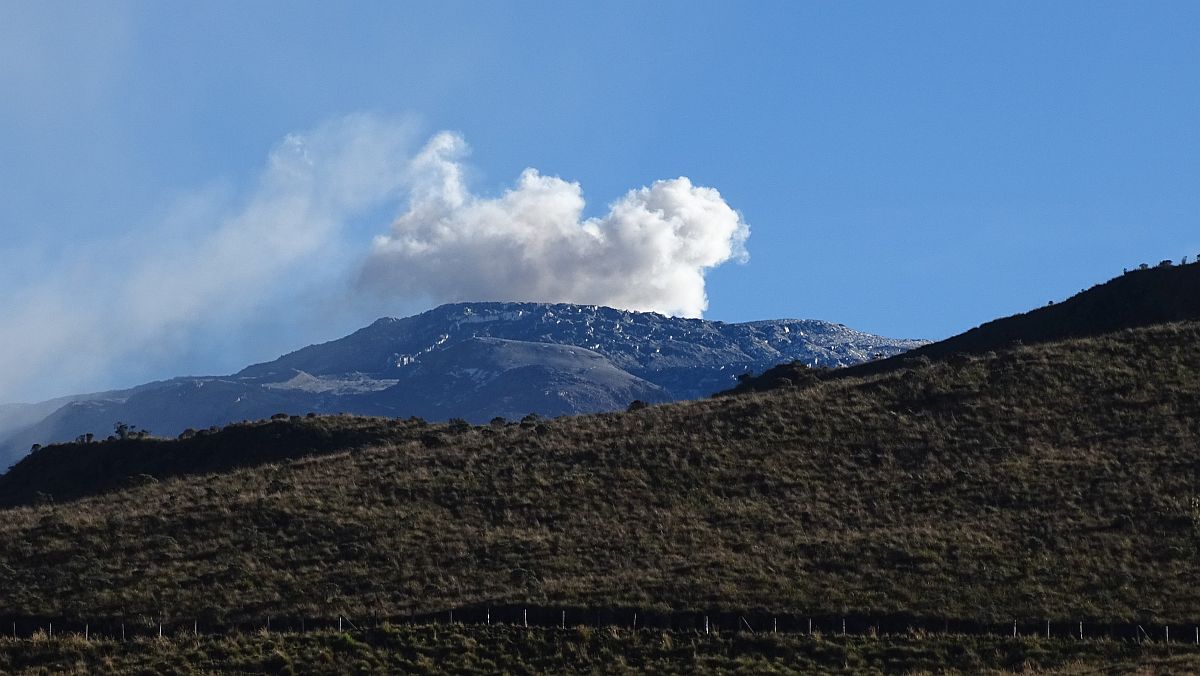 Nevado del Ruiz spuckt unablässig Dampf