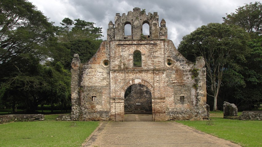 Kirchenruine von Ujarras