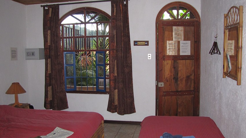 unser Zimmer in der Orosi-Lodge