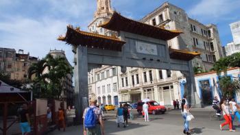 Stadttor zum Chinesischen Viertel (ohne Chinesen)