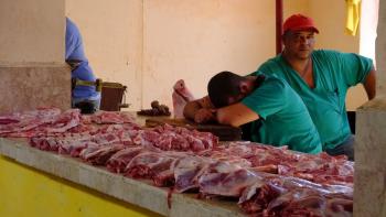 Mittagsschlaf im Markt in Sancti Spiritus