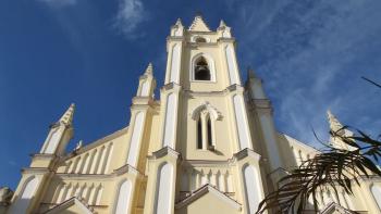 Kirche, offensichtlich frisch renoviert