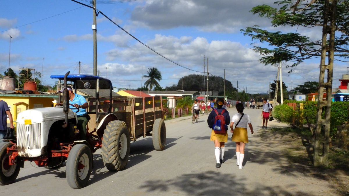 Schulschluss in Viñales 