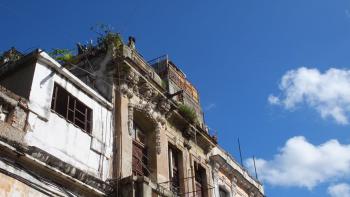 morbides Havanna- mit fröhlich winkenden Bewohnern