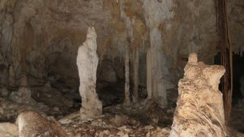 herrlich so ungestört die Höhle erkunden zu können