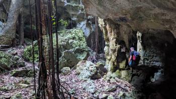 Öffnung 200 Meter weiter an anderen Ende der Höhle