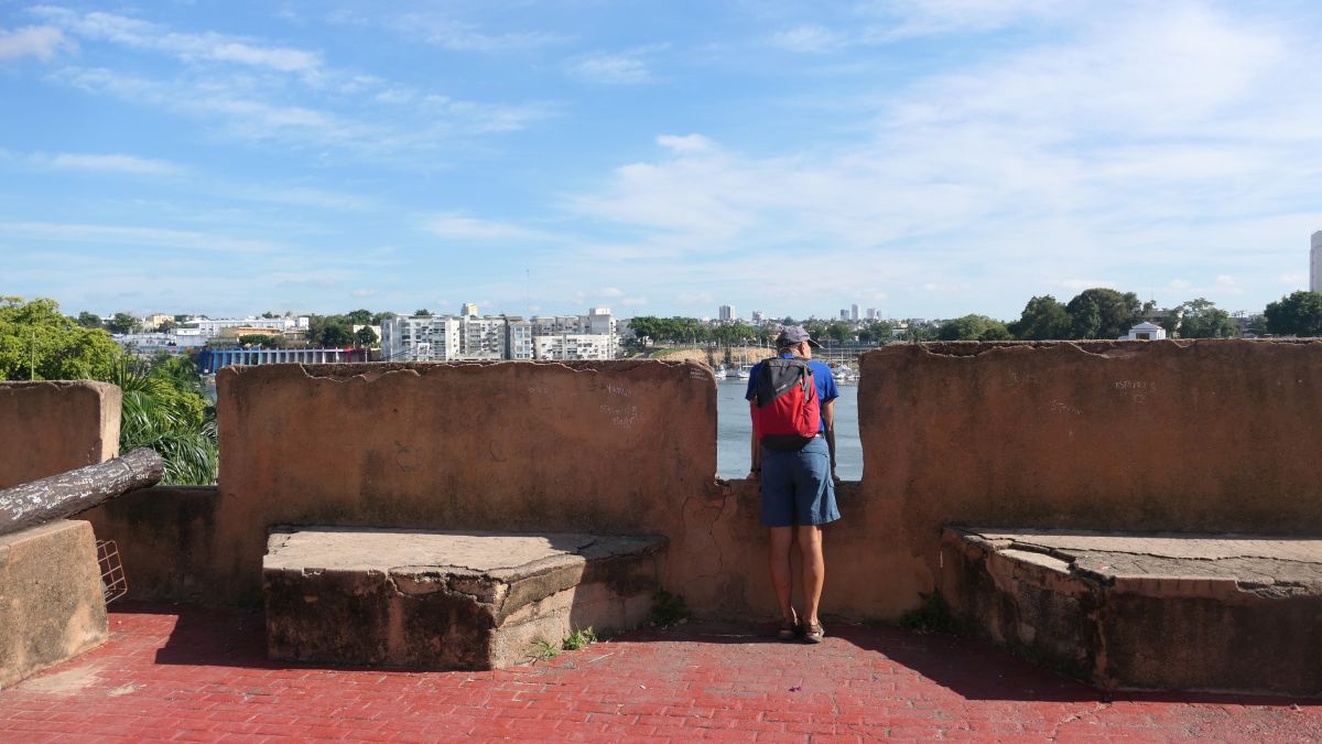 an den Resten der Festung El Fuerte de Santiago