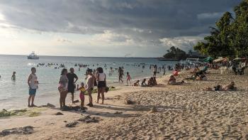 viel Betrieb an der Playa Bayahibe