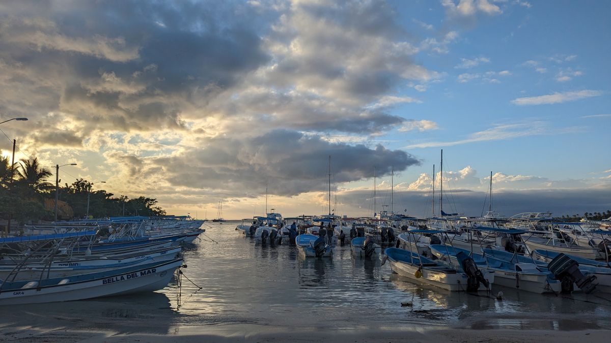 hier liegen hunderte Schnellboote, die morgen wieder Touristen zur Insel Saona bringen