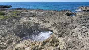 ein Blowhole, leider ist heute keine Brandung, also bläst nicht viel