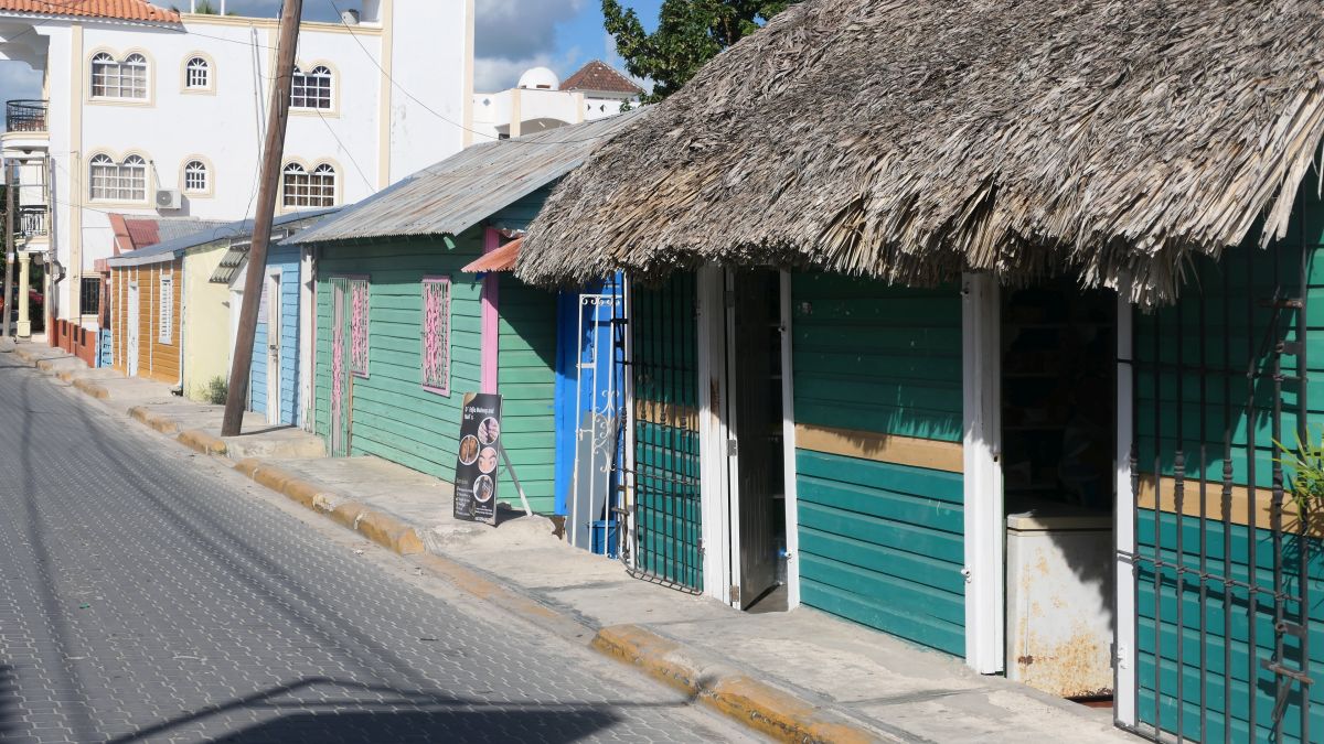 alte Holzhäuser in Bayahibe