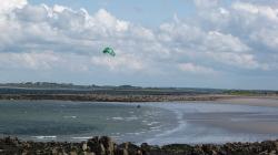 einsamer Kite-Surfer