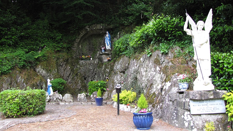 Heilige Grotte am Wegesrand