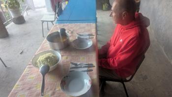 landestypisches Abendessen (Bohnensuppe mit Gemüse)