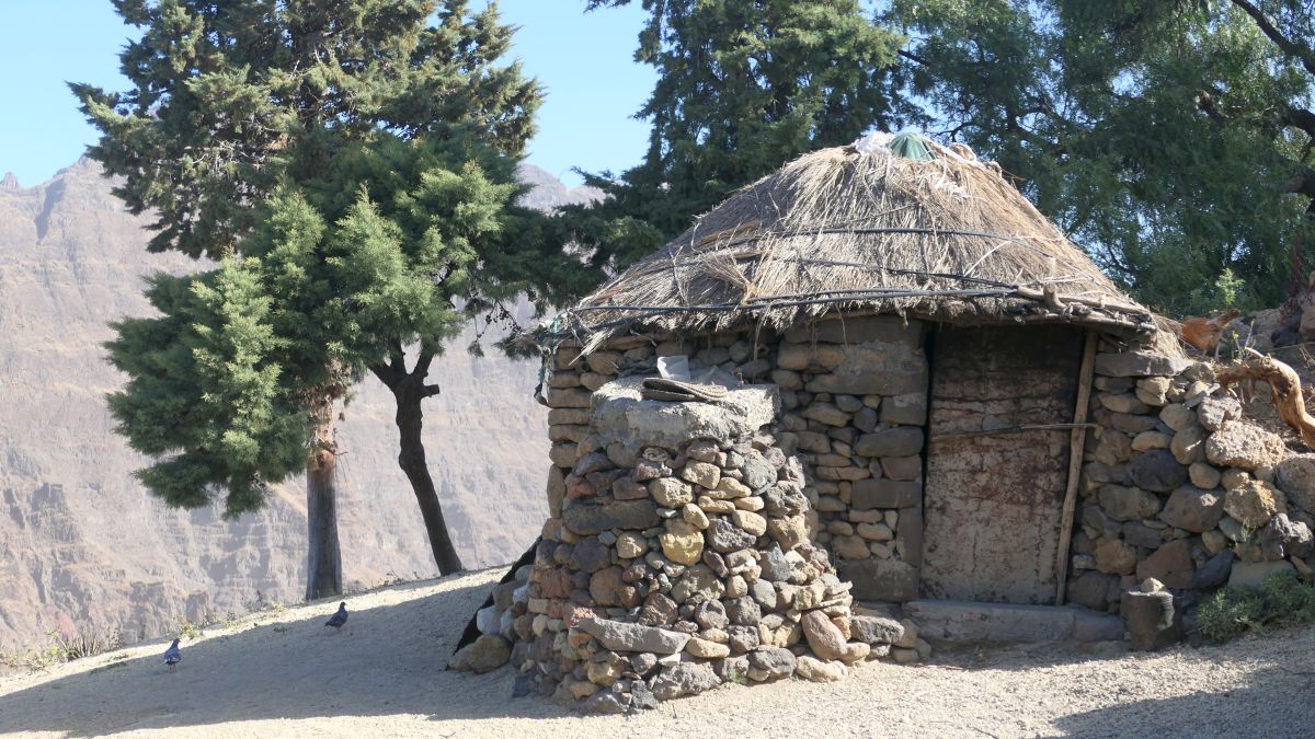 Bauernhaus auf dem Gipfel, hier trinken wir Kaffee, dessen Wasser eit her geschleppt wurde