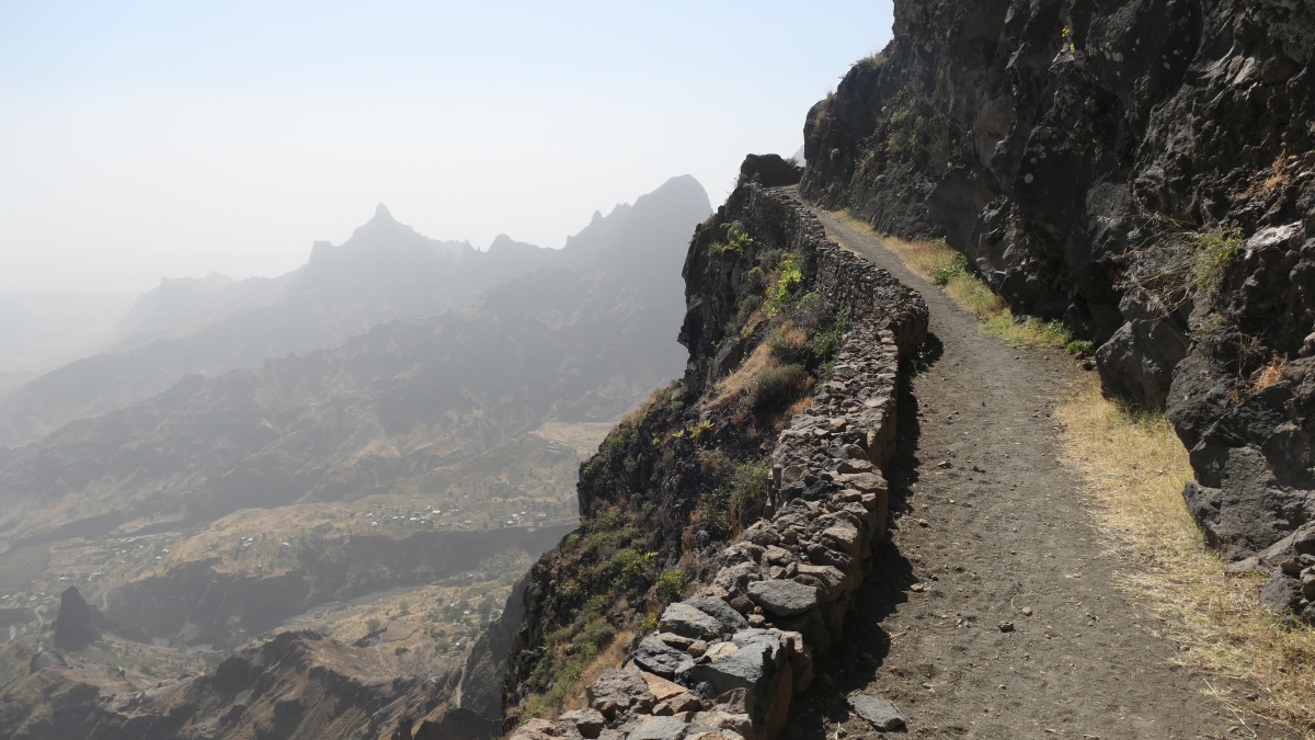 Weg in der Steilwand