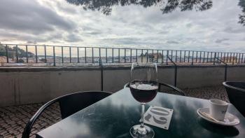 ein Glas Rotwein muss sein