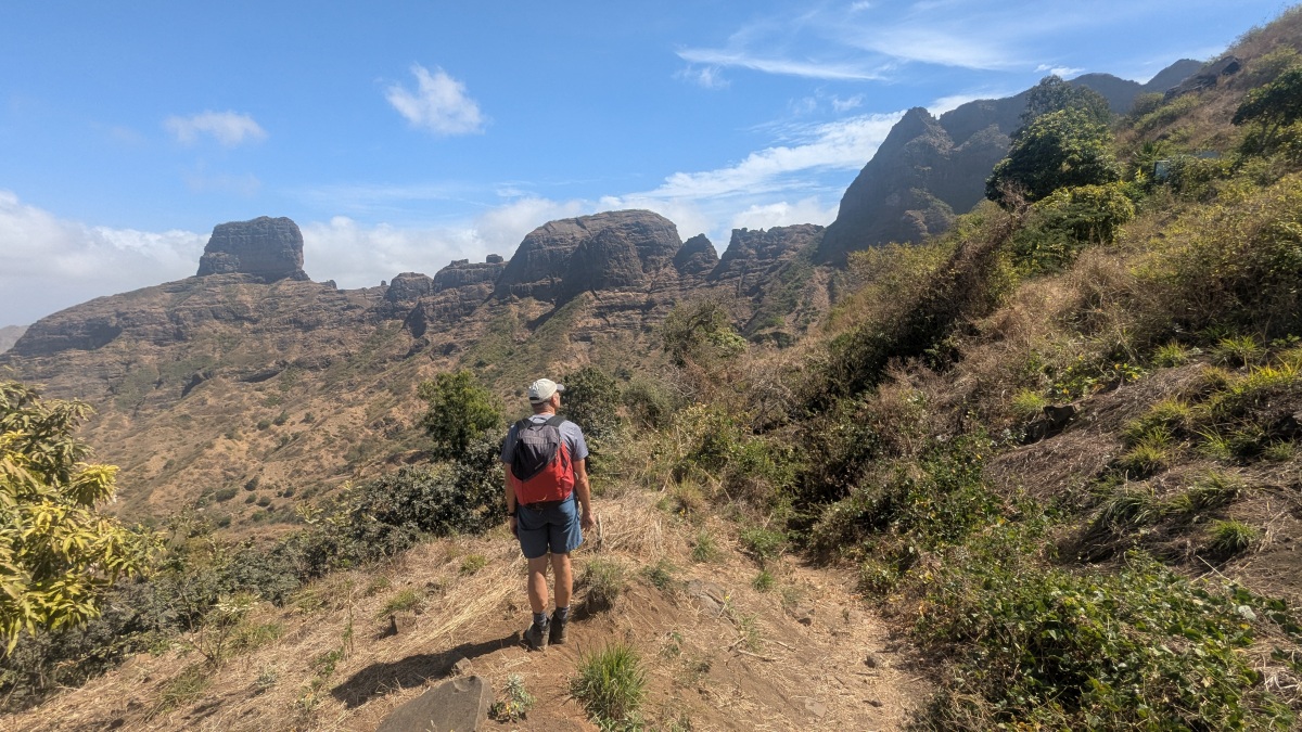 Blick zum Monte João Teves (755 m)