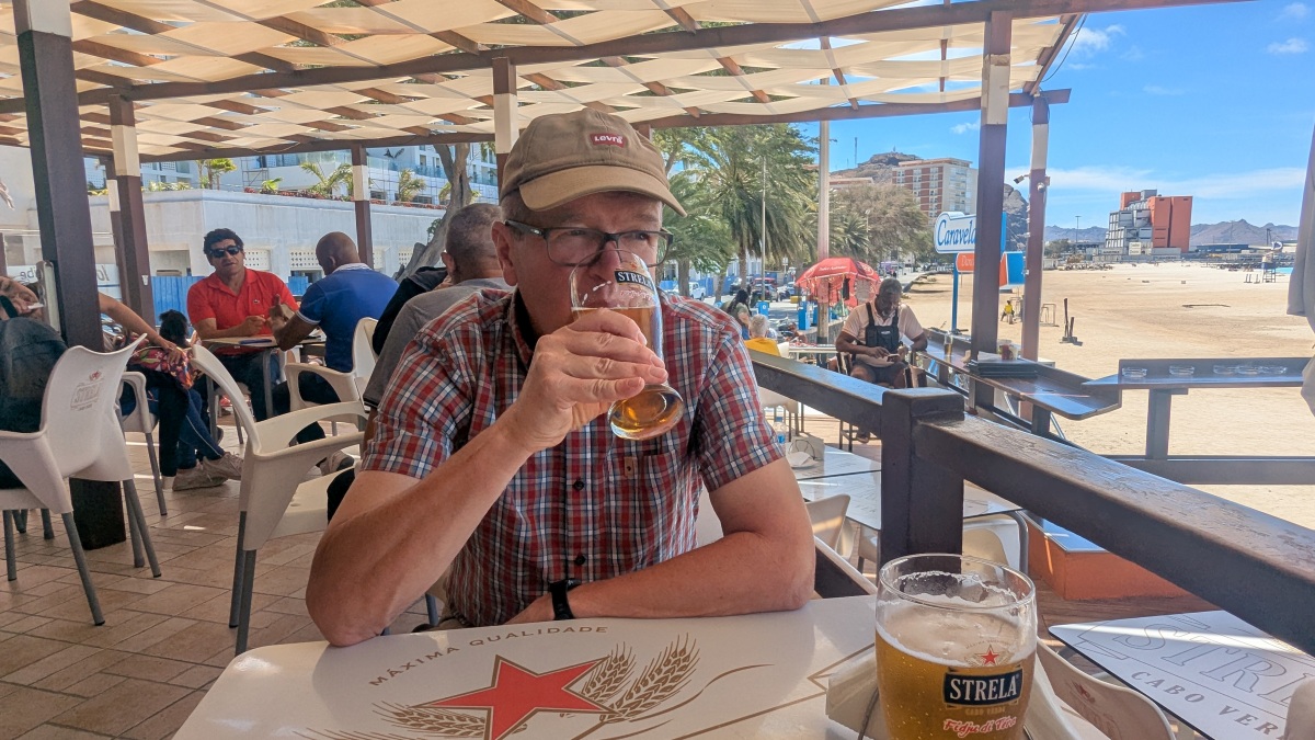 ein heimisches Strela-Bier gegen den Durst
