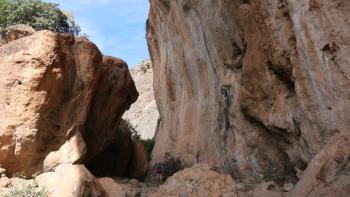 „Regenbogenwand“ in der Lissos-Schlucht