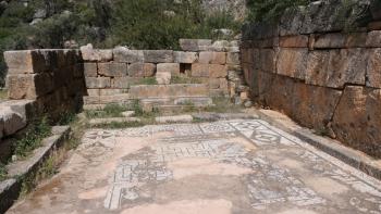Asklepiostempel mit jüngerem römischem Mosaik