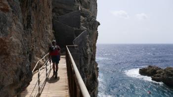 Steilwand mit Treppe
