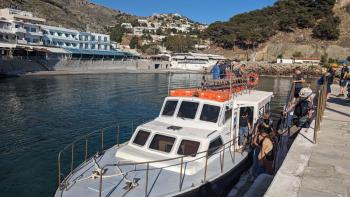 Das Boot von Loutro ist angekommen