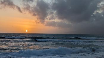 Sonnenuntergang mit Insel Paximadia 