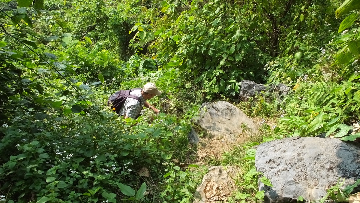 Kletterei zur nächsten Höhle